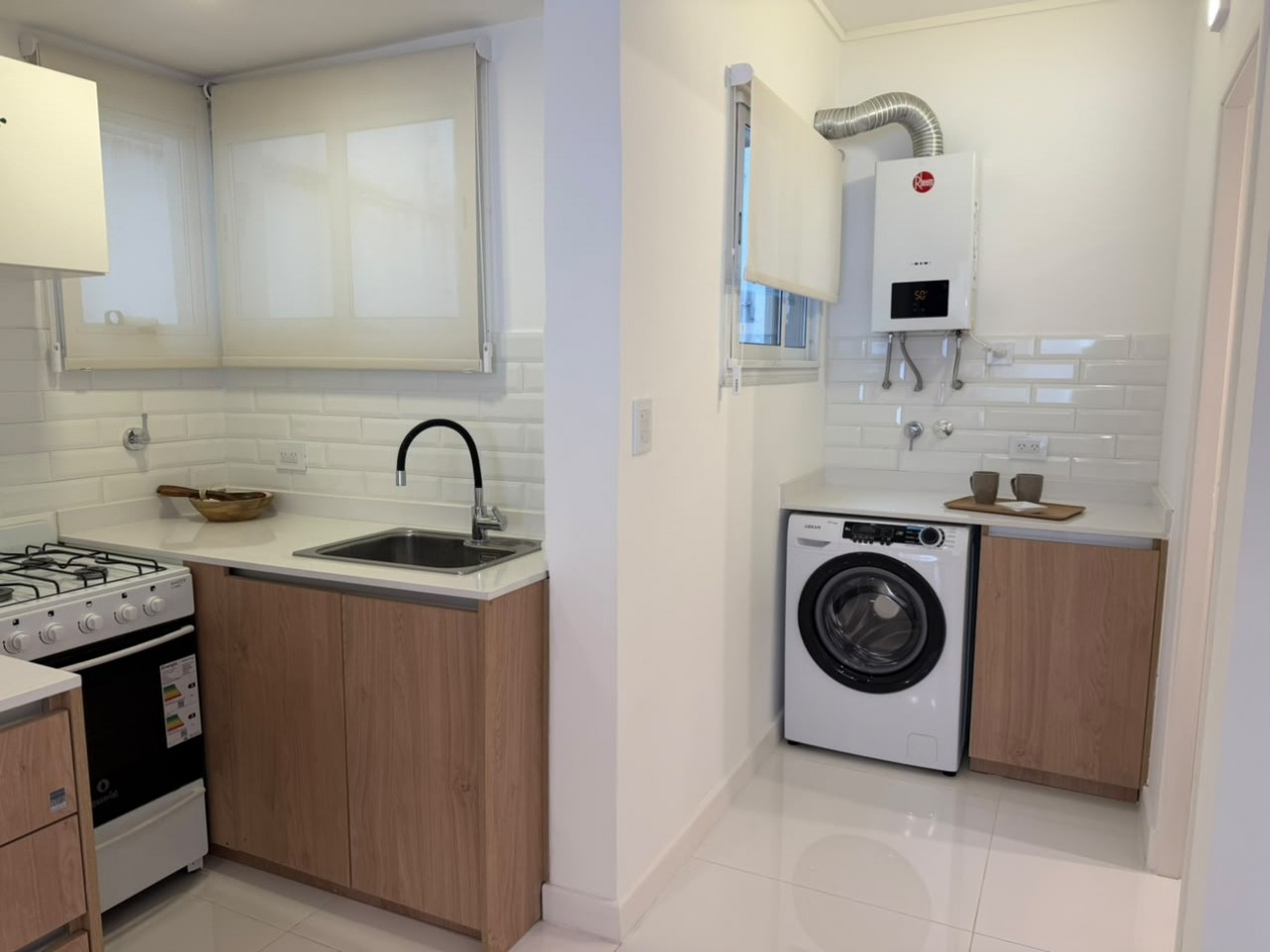 DEPARTAMENTO 3 AMB A LA CALLE CON BALCON RECICLADO  2 BAÑOS CENTRO