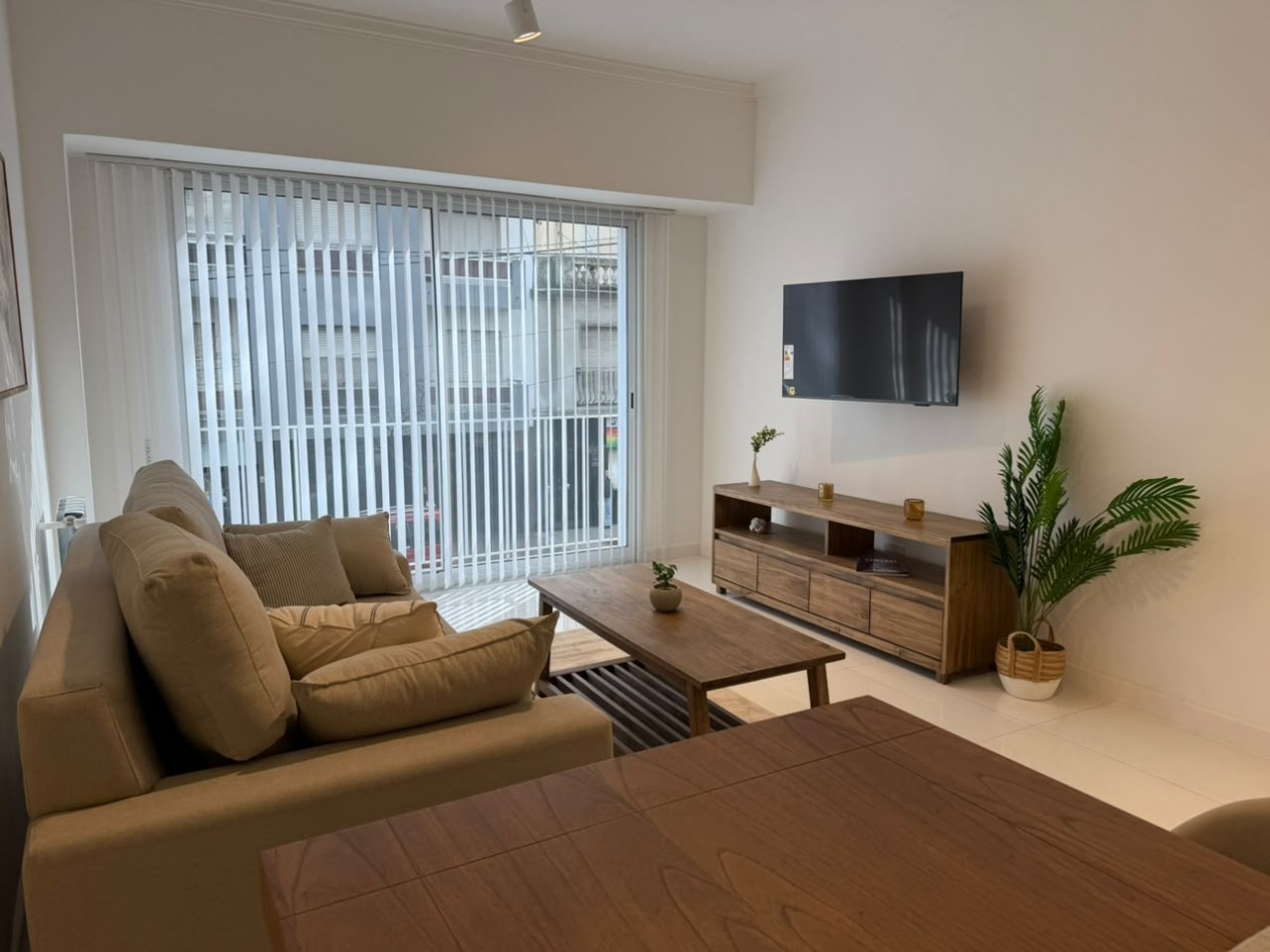 DEPARTAMENTO 3 AMB A LA CALLE CON BALCON RECICLADO  2 BAÑOS CENTRO