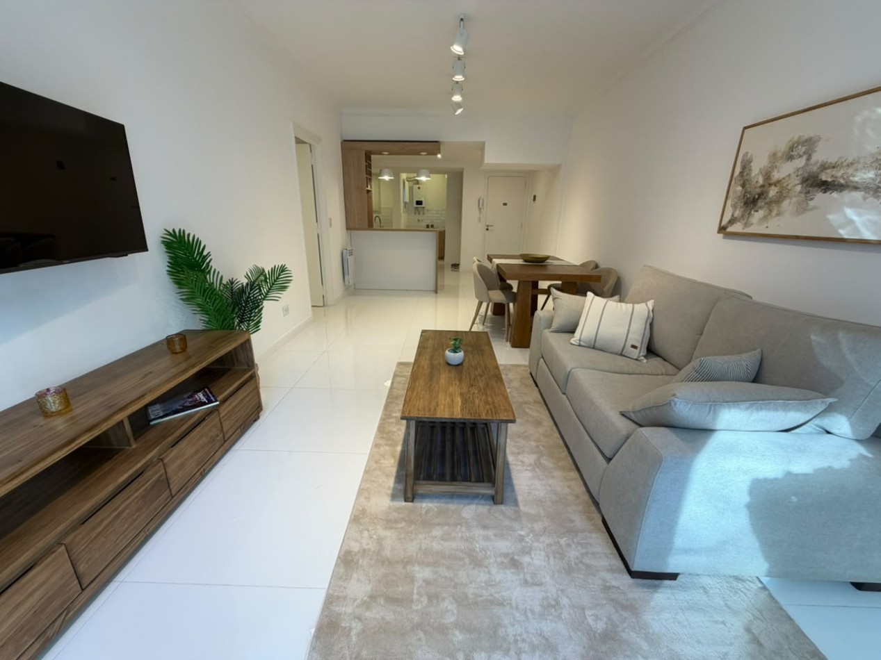 DEPARTAMENTO 3 AMB A LA CALLE CON BALCON RECICLADO  2 BAÑOS CENTRO