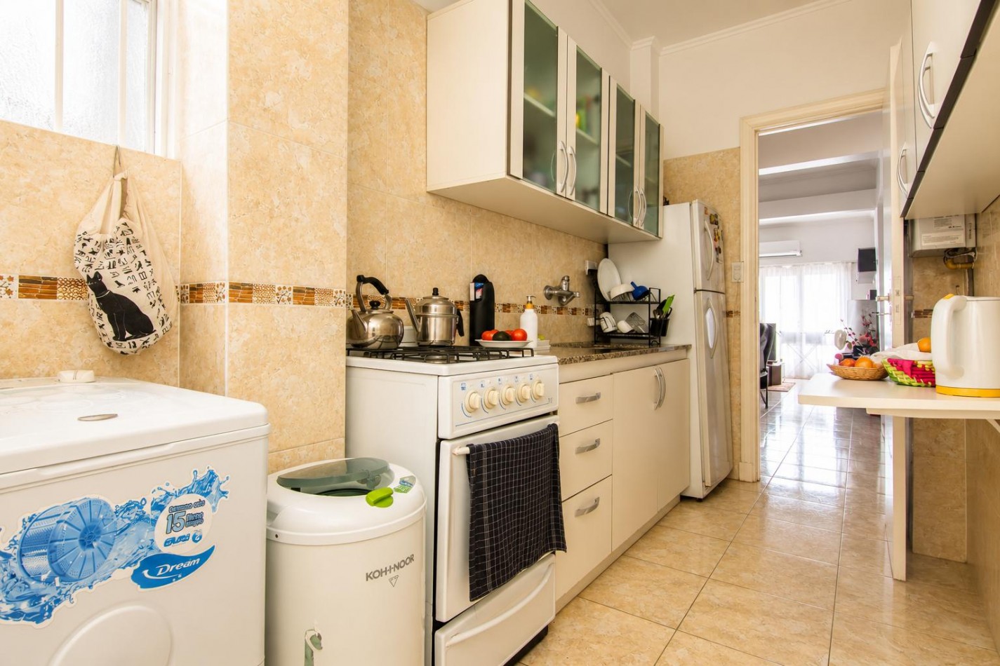 DEPARTAMENTO 3 AMBIENTES AL FRENTE CON BALCON A LA CALLE Y DEPENDENCIA