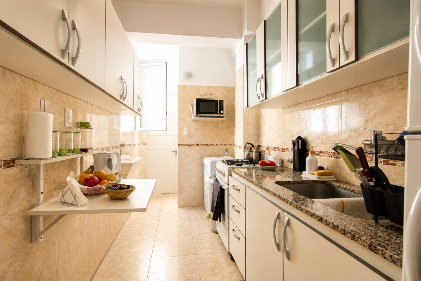 DEPARTAMENTO 3 AMBIENTES AL FRENTE CON BALCON A LA CALLE Y DEPENDENCIA