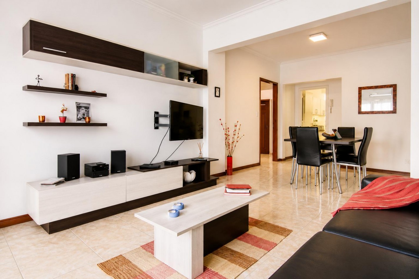 DEPARTAMENTO 3 AMBIENTES AL FRENTE CON BALCON A LA CALLE Y DEPENDENCIA