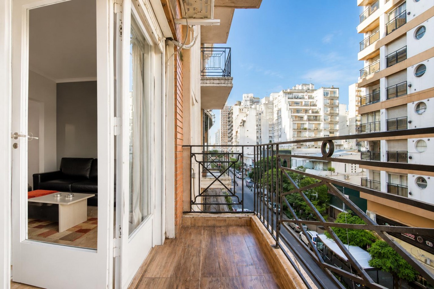 DEPARTAMENTO 3 AMBIENTES AL FRENTE CON BALCON A LA CALLE Y DEPENDENCIA