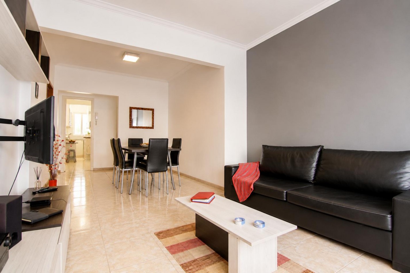 DEPARTAMENTO 3 AMBIENTES AL FRENTE CON BALCON A LA CALLE Y DEPENDENCIA
