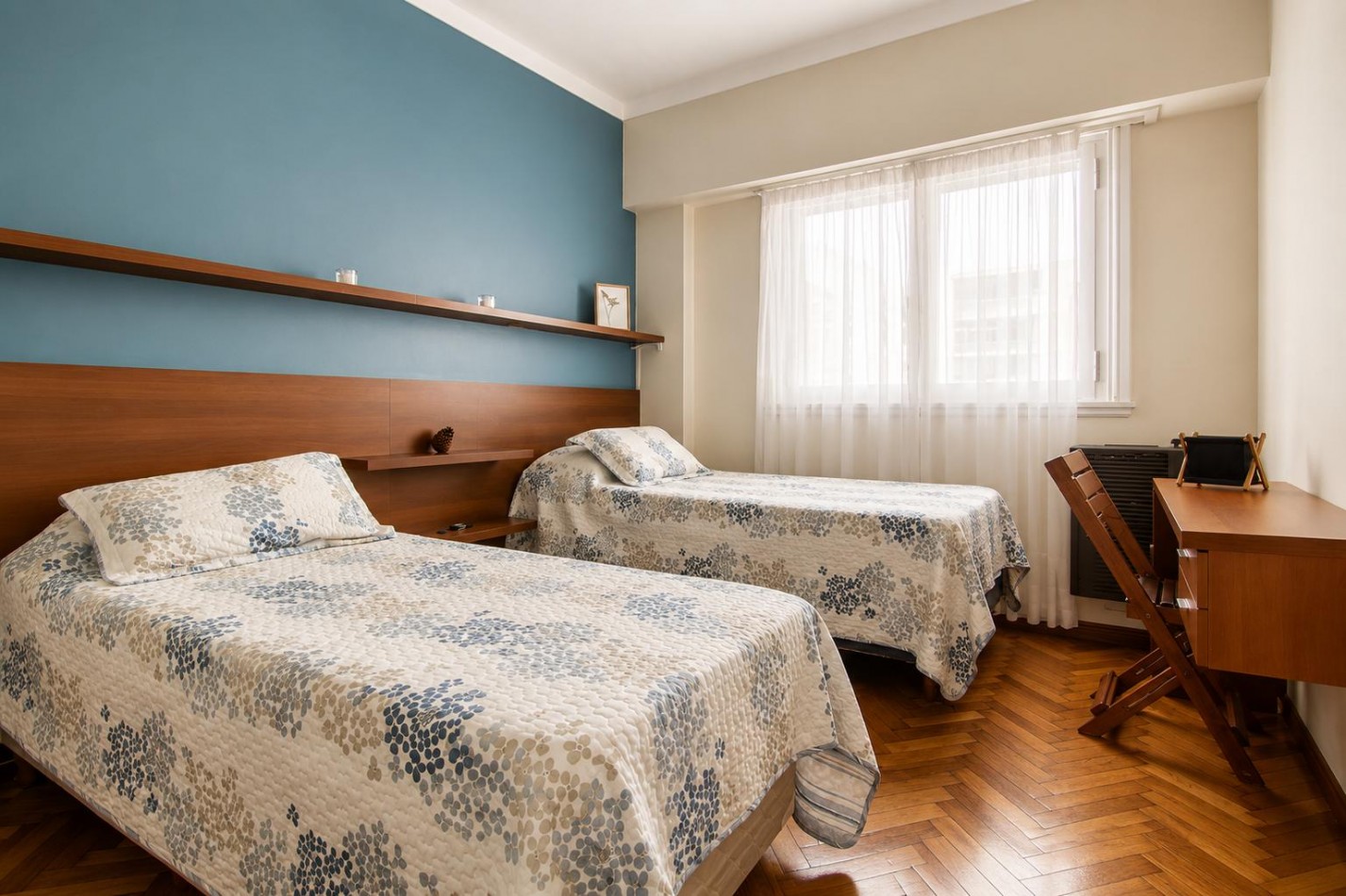 DEPARTAMENTO 3 AMBIENTES AL FRENTE CON BALCON A LA CALLE Y DEPENDENCIA