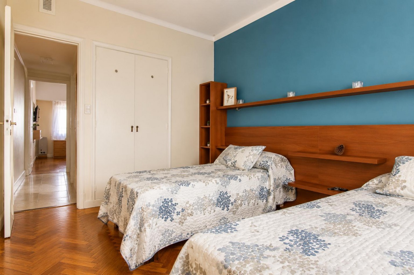 DEPARTAMENTO 3 AMBIENTES AL FRENTE CON BALCON A LA CALLE Y DEPENDENCIA