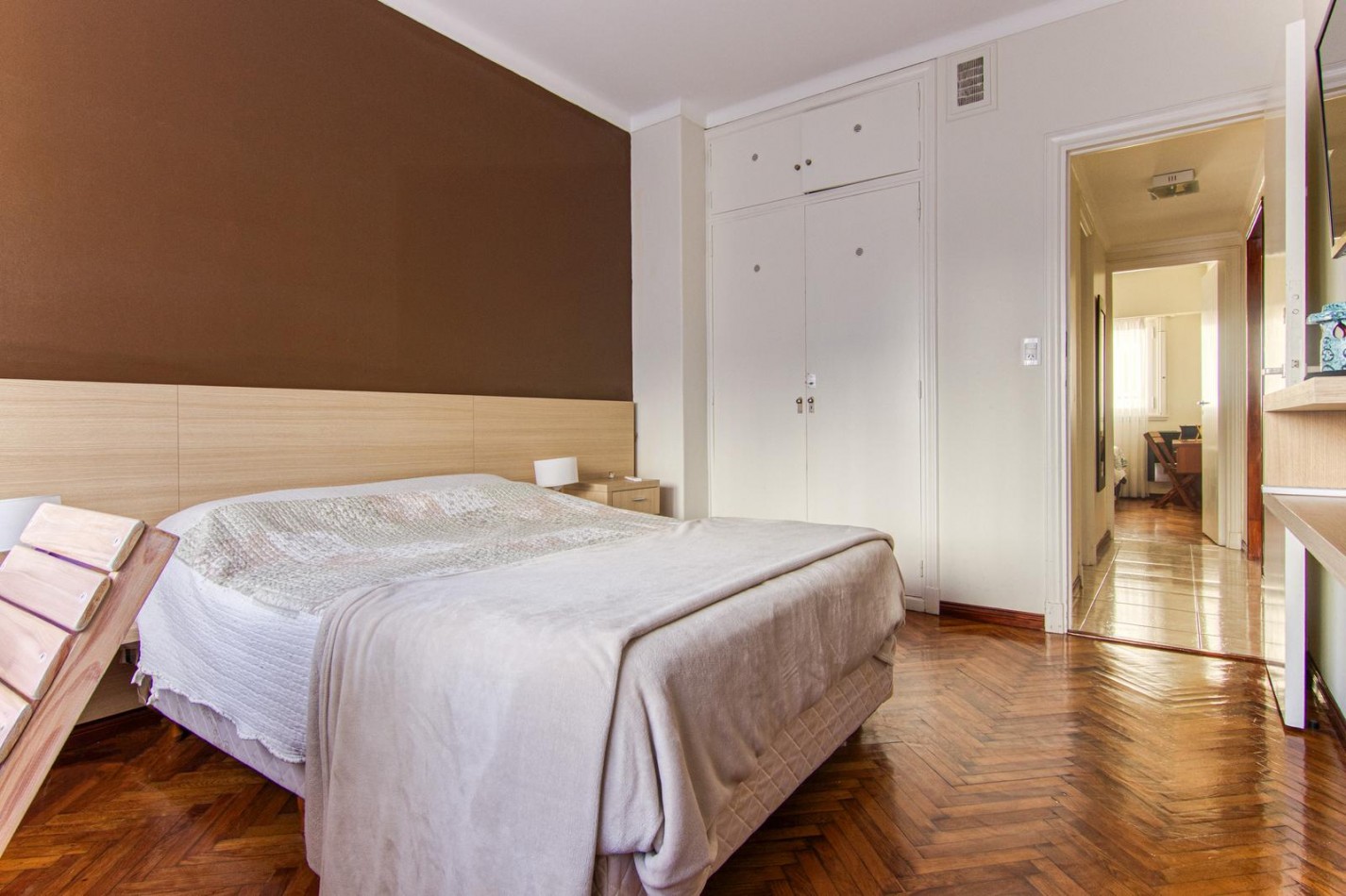 DEPARTAMENTO 3 AMBIENTES AL FRENTE CON BALCON A LA CALLE Y DEPENDENCIA
