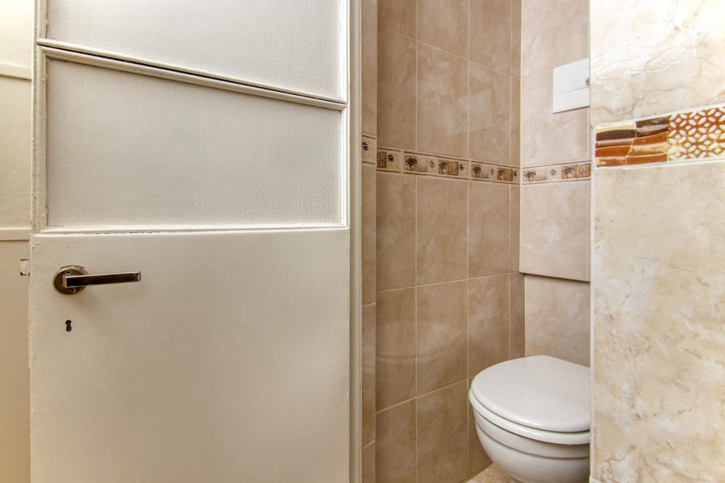 DEPARTAMENTO 3 AMBIENTES AL FRENTE CON BALCON A LA CALLE Y DEPENDENCIA