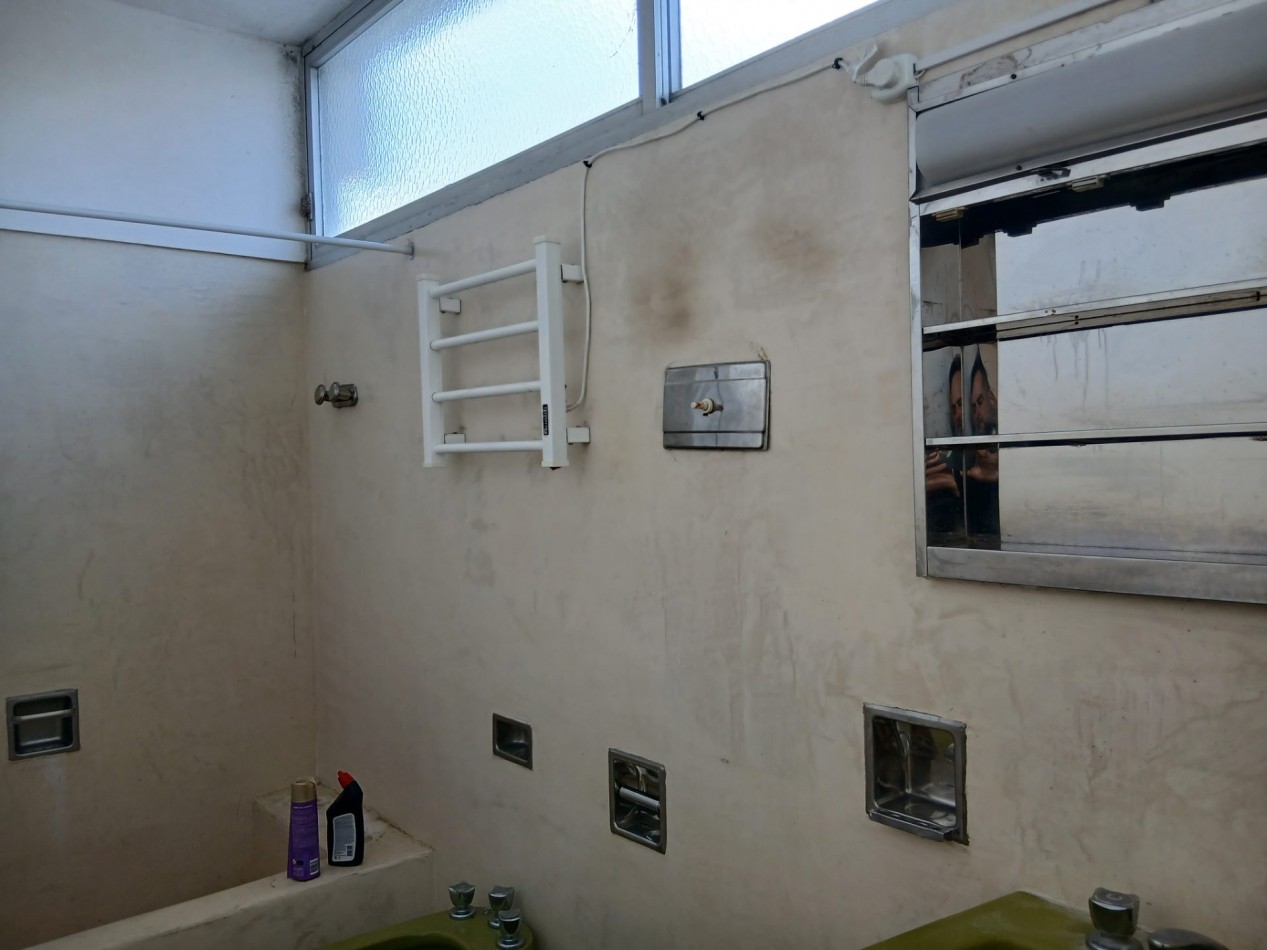 Venta departamento dos ambientes balcon al frente. Zona Aldrey.