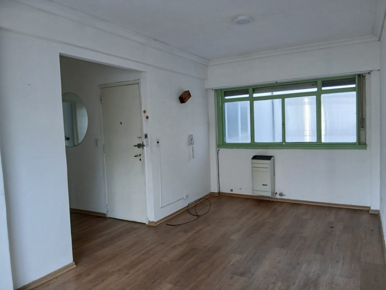 Venta departamento dos ambientes balcon al frente. Zona Aldrey.