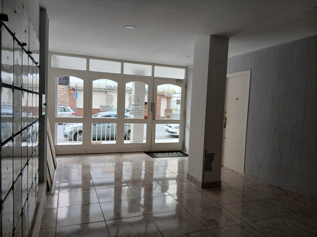 Venta departamento dos ambientes balcon al frente. Zona Aldrey.