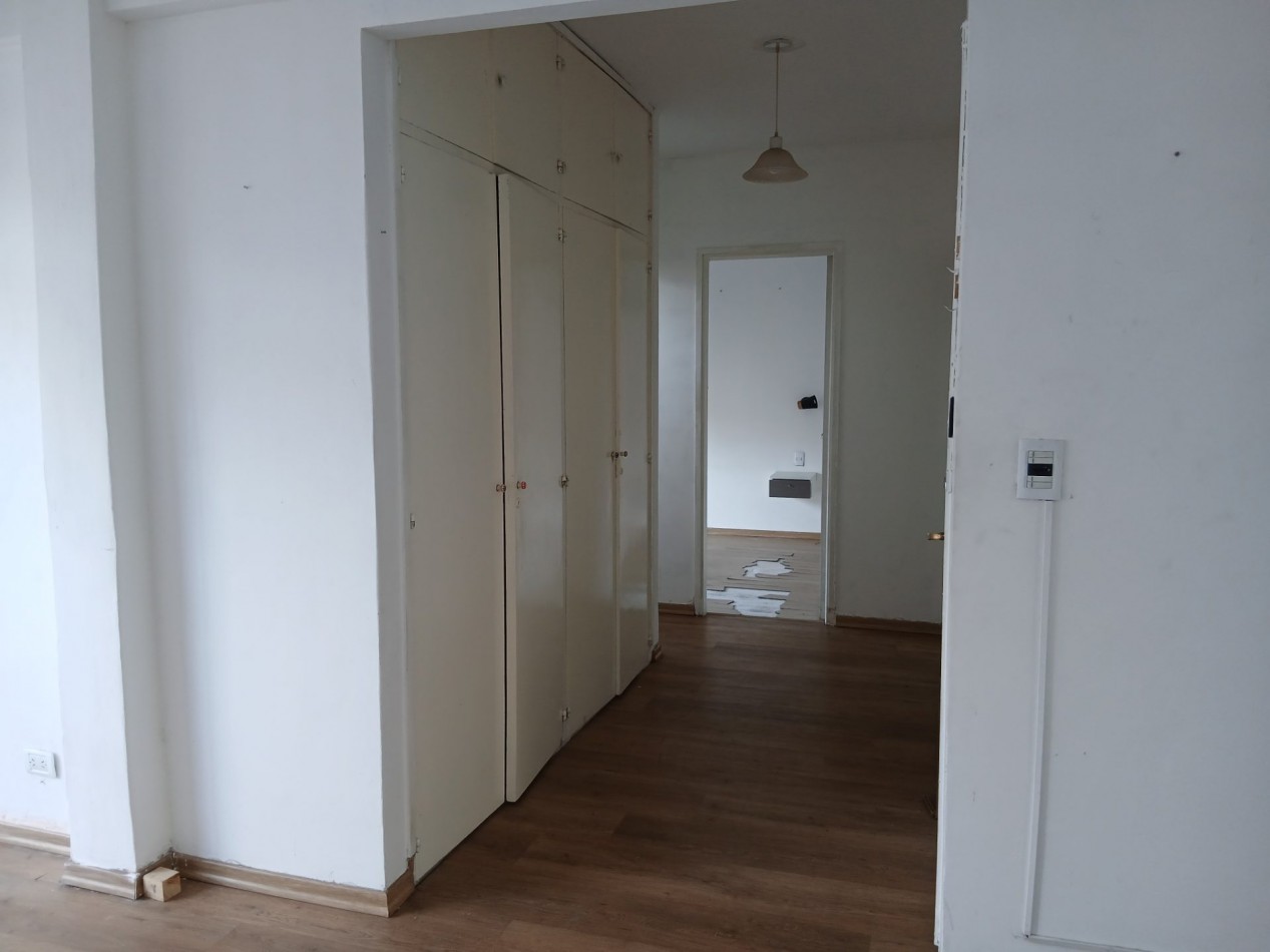 Venta departamento dos ambientes balcon al frente. Zona Aldrey.