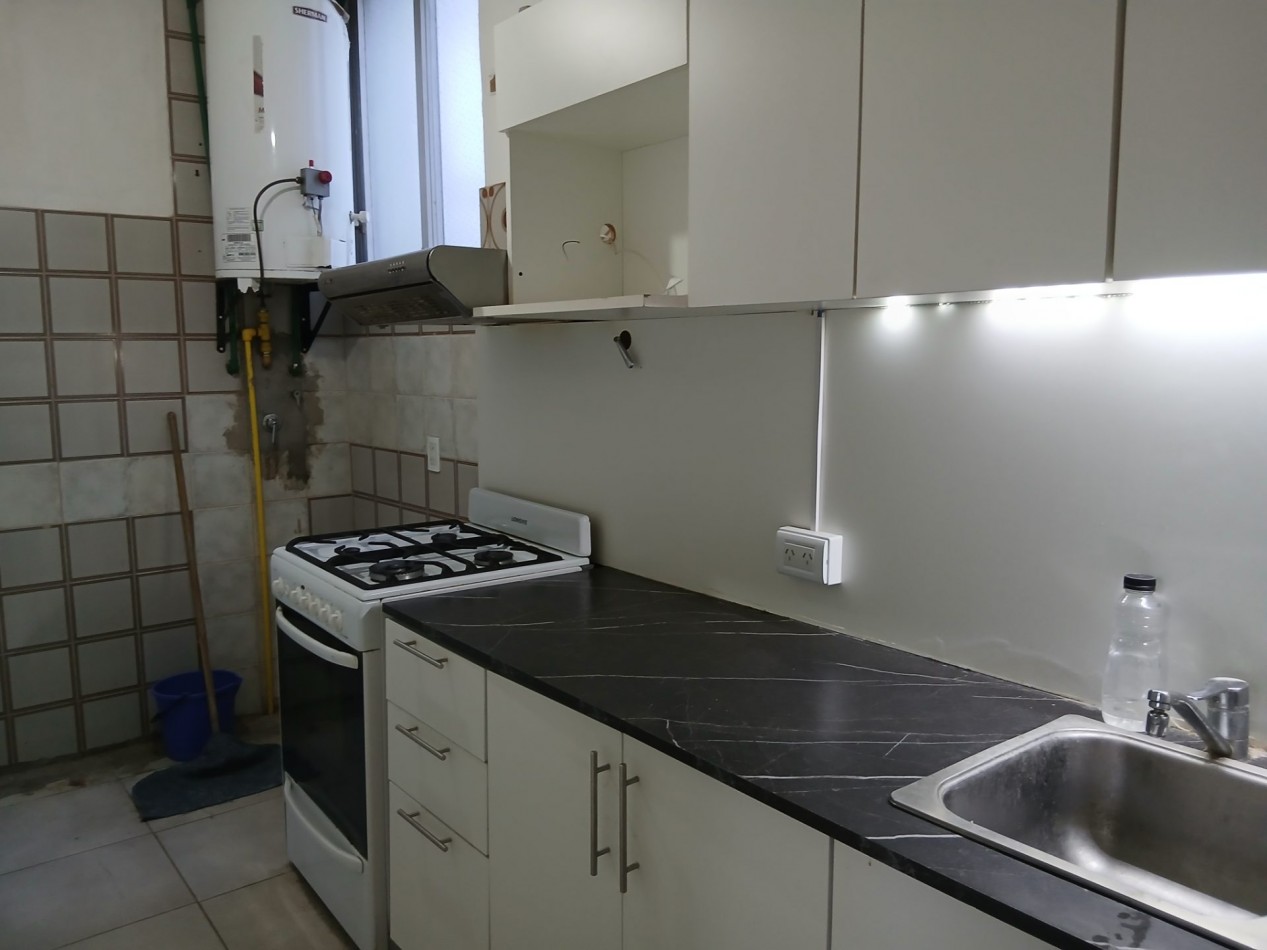 Venta departamento dos ambientes balcon al frente. Zona Aldrey.