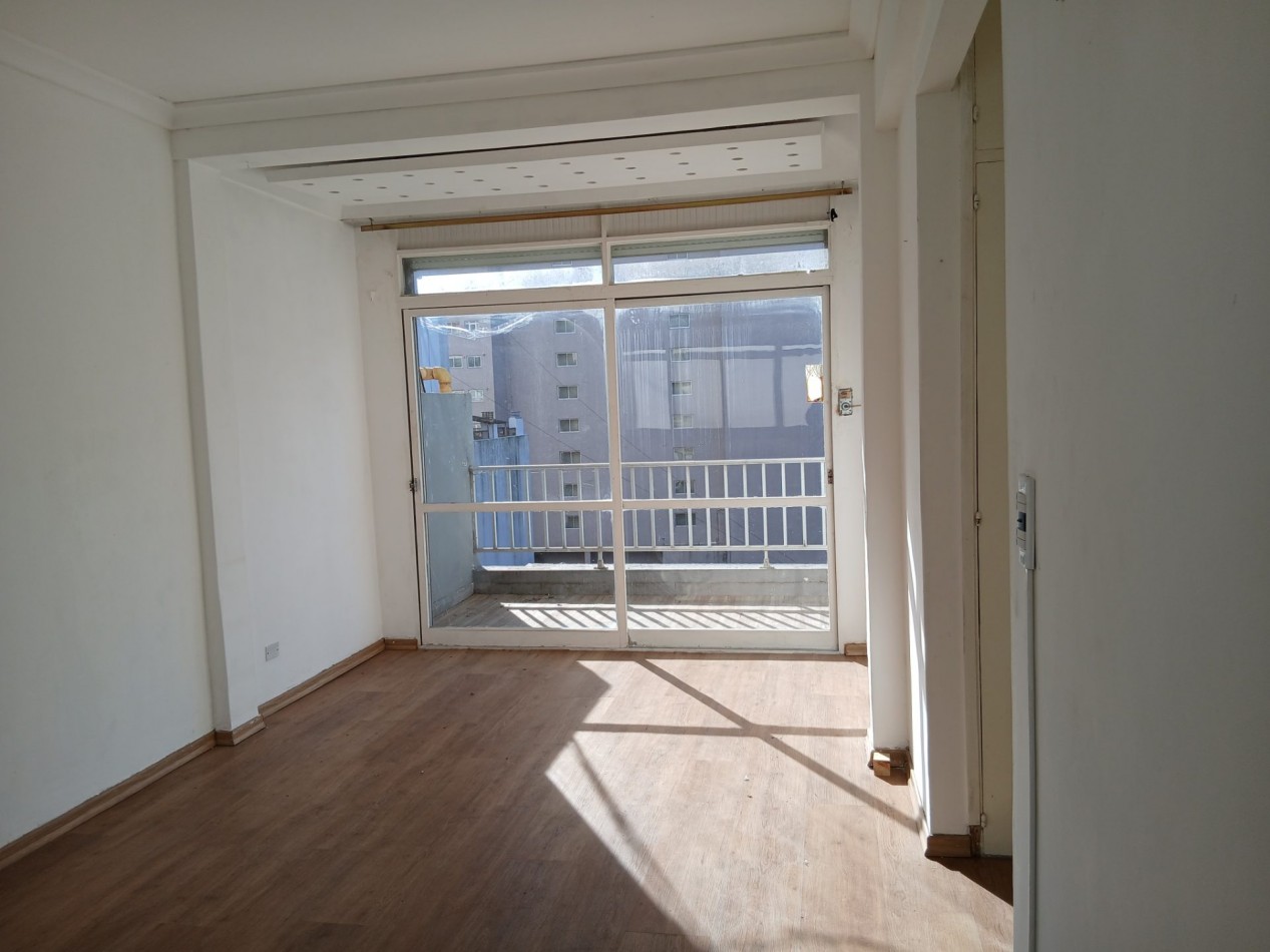 Venta departamento dos ambientes balcon al frente. Zona Aldrey.