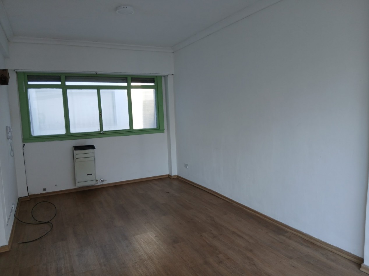 Venta departamento dos ambientes balcon al frente. Zona Aldrey.