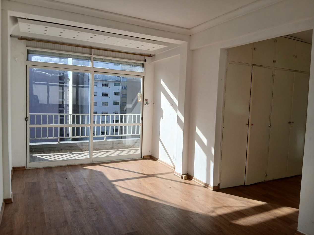 Venta departamento dos ambientes balcon al frente. Zona Aldrey.
