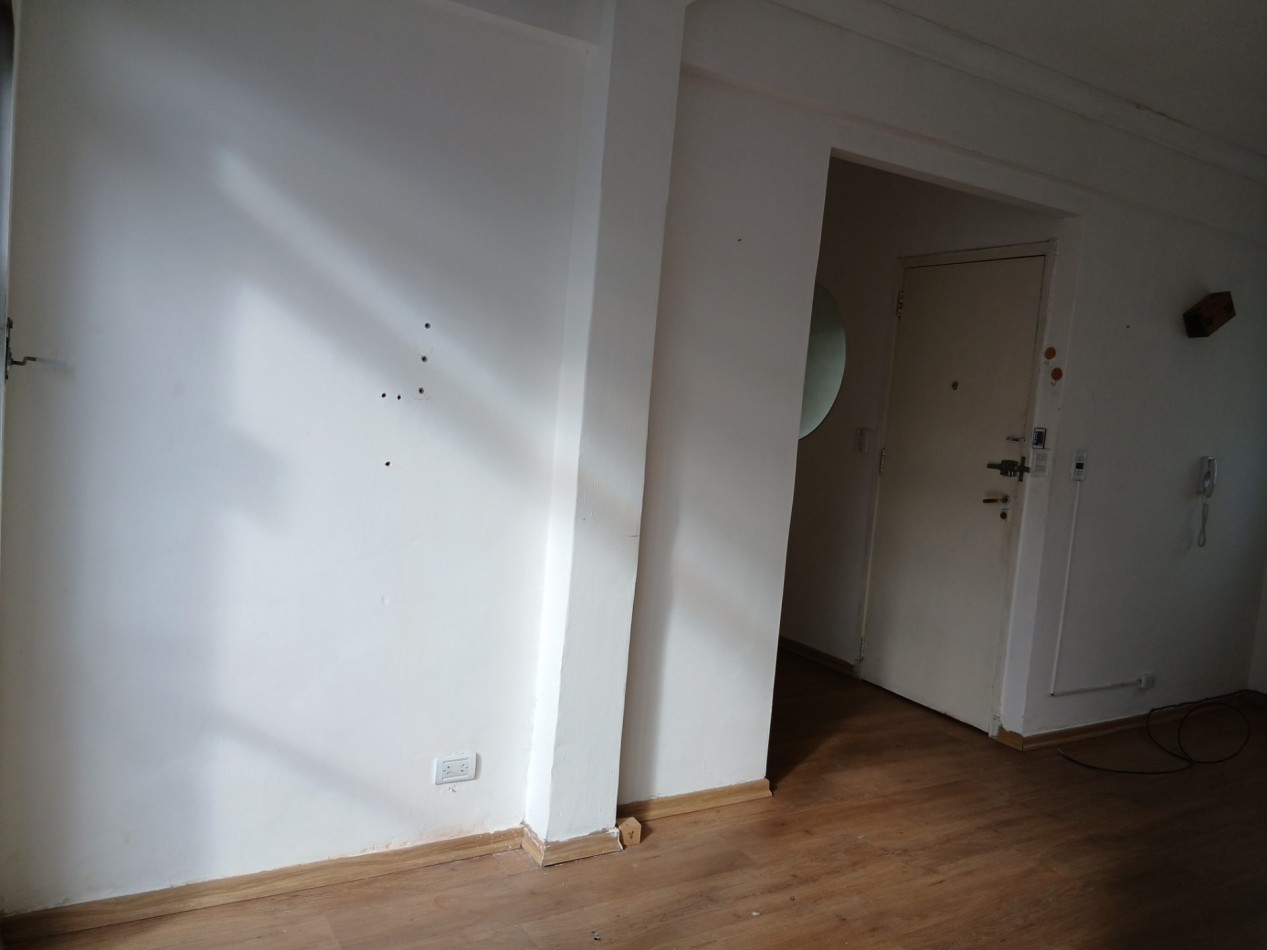 Venta departamento dos ambientes balcon al frente. Zona Aldrey.