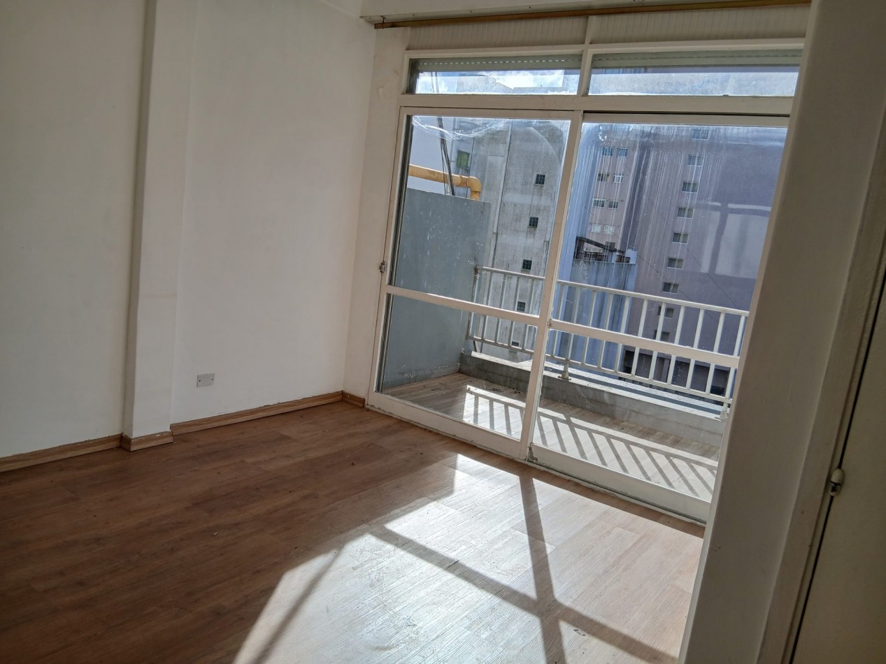 Venta departamento dos ambientes balcon al frente. Zona Aldrey.