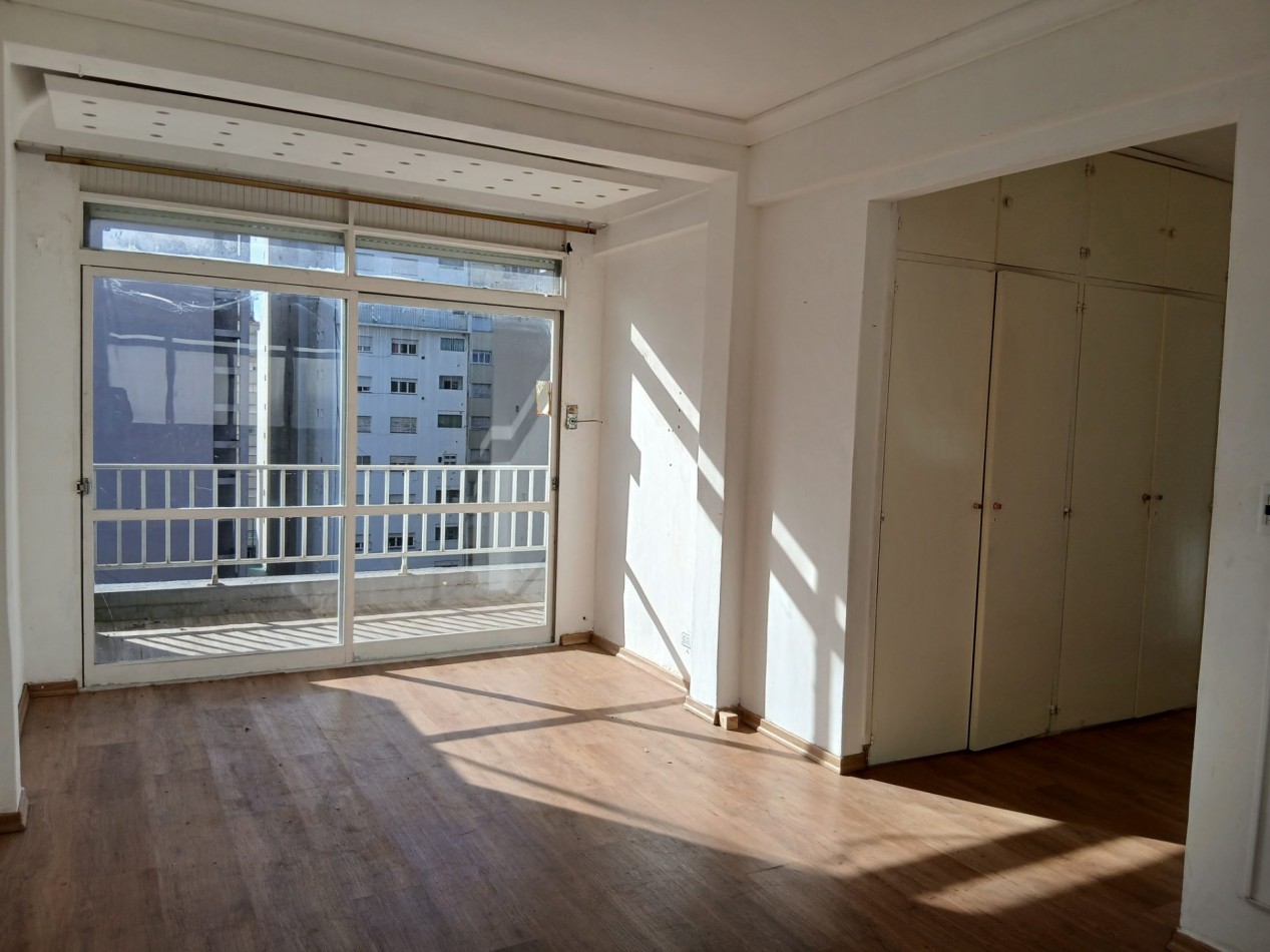 Venta departamento dos ambientes balcon al frente. Zona Aldrey.