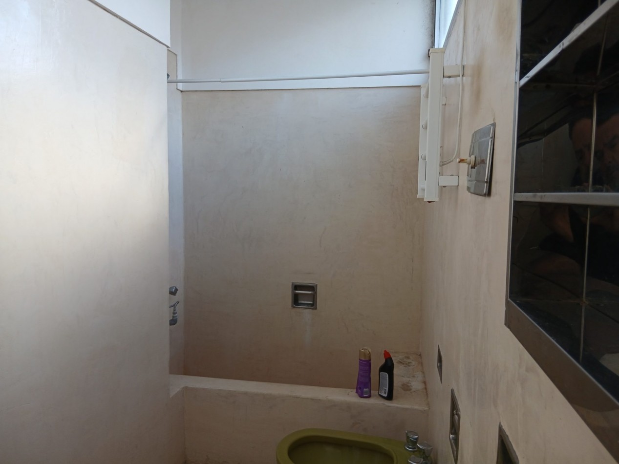 Venta departamento dos ambientes balcon al frente. Zona Aldrey.