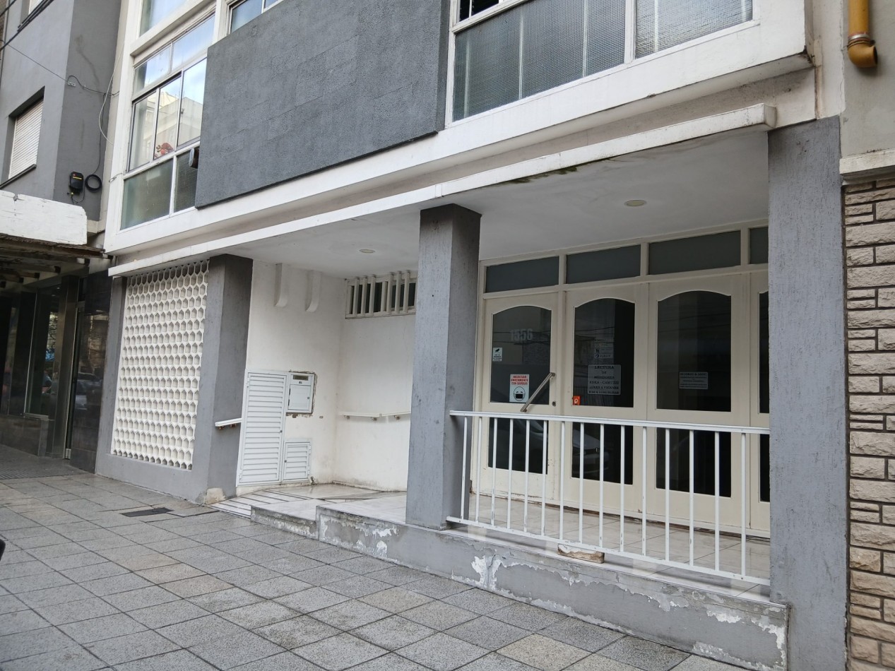 Venta departamento dos ambientes balcon al frente. Zona Aldrey.
