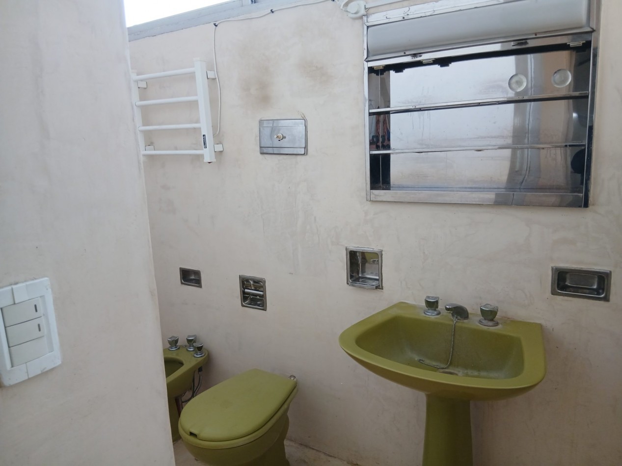 Venta departamento dos ambientes balcon al frente. Zona Aldrey.
