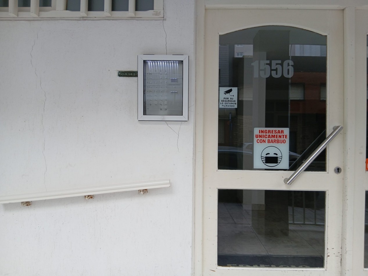 Venta departamento dos ambientes balcon al frente. Zona Aldrey.