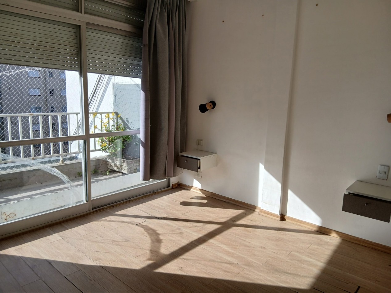 Venta departamento dos ambientes balcon al frente. Zona Aldrey.