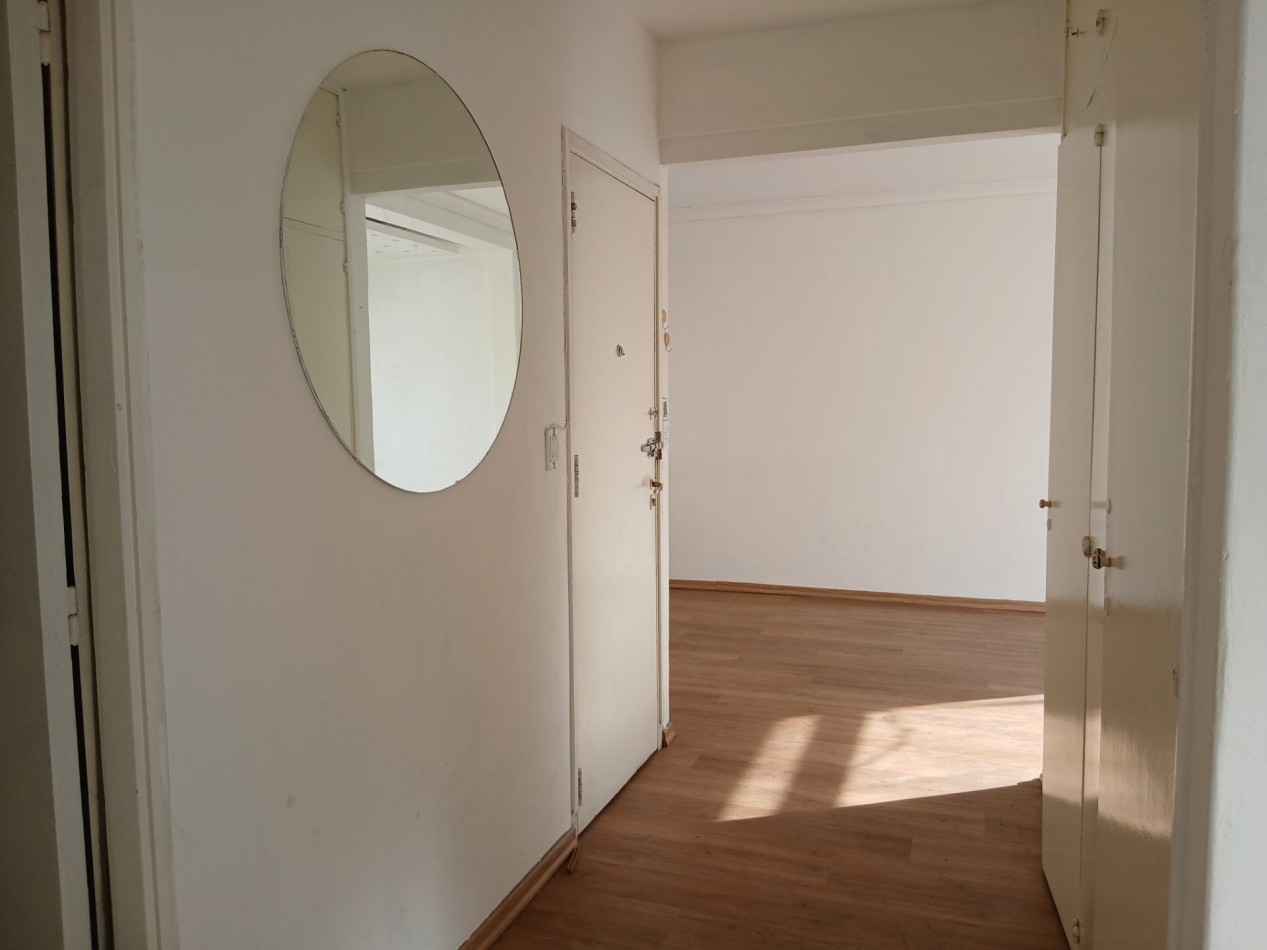 Venta departamento dos ambientes balcon al frente. Zona Aldrey.