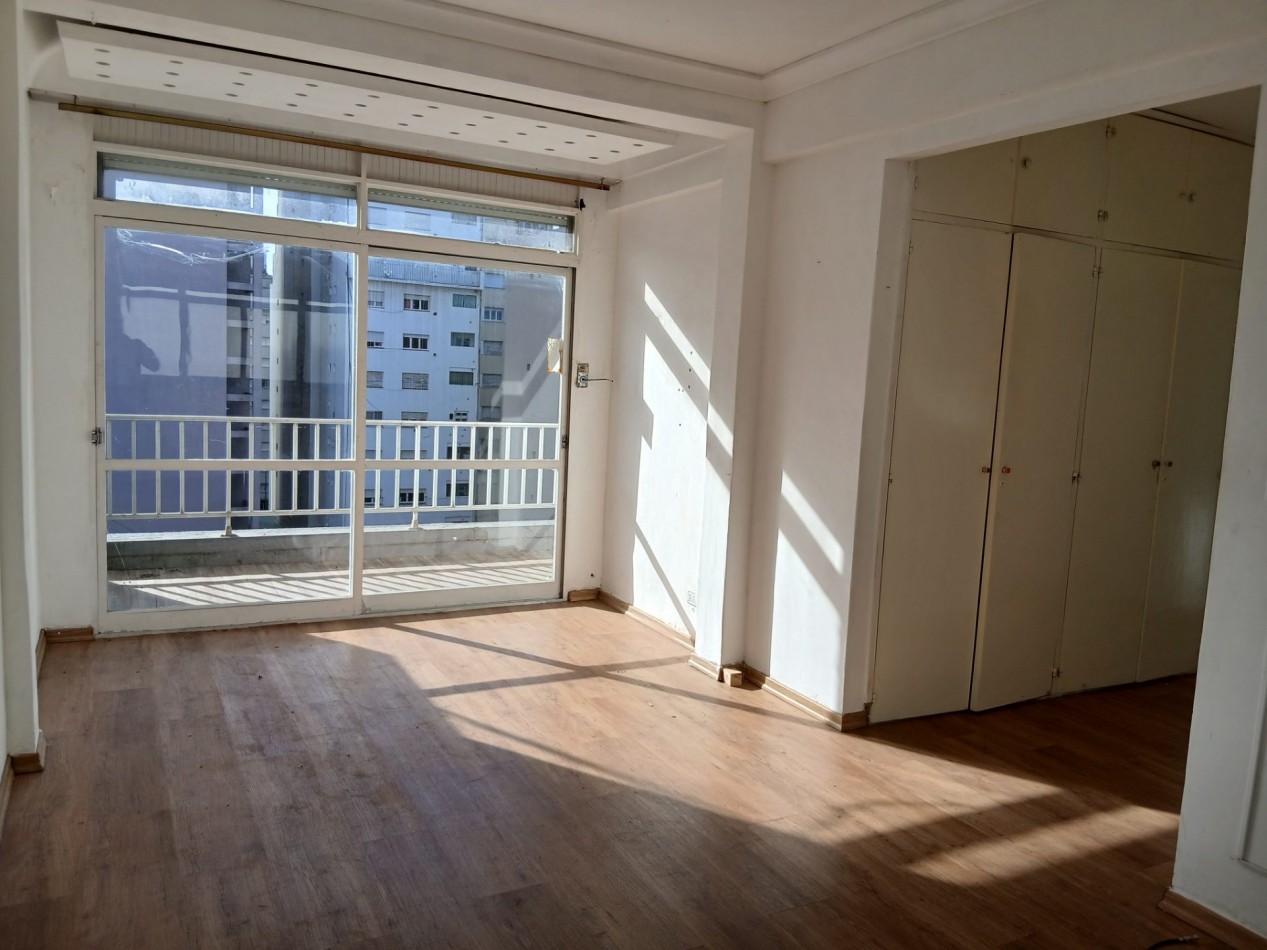 Venta departamento dos ambientes balcon al frente. Zona Aldrey.