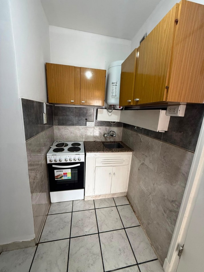 Venta departamento monoambiente a la calle con balcon frances zona plaza colon 