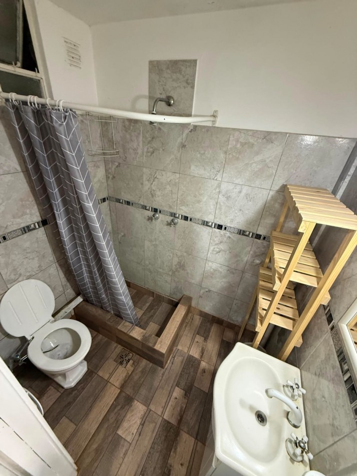 Venta departamento monoambiente a la calle con balcon frances zona plaza colon 