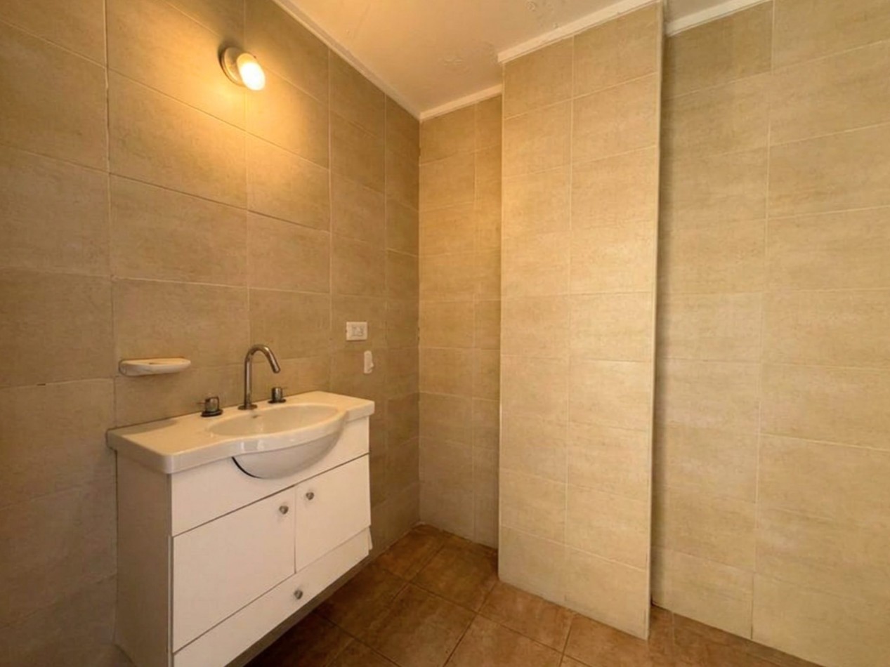 Departamento Semipiso de 2 amb con balcon y cochera zona alem