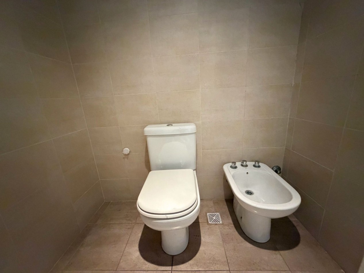 Departamento Semipiso de 2 amb con balcon y cochera zona alem