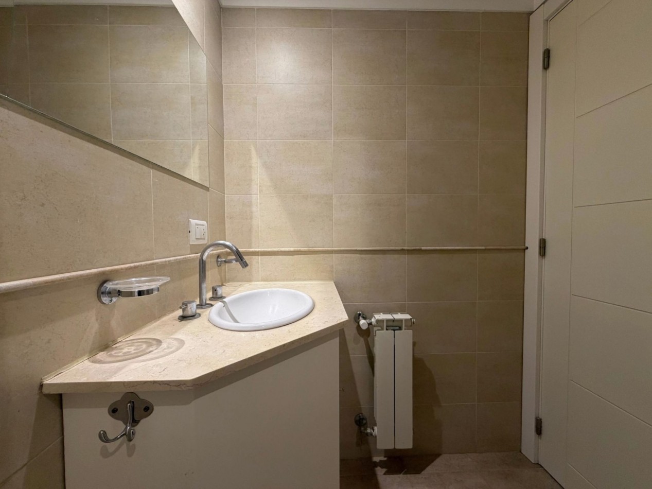 Departamento Semipiso de 2 amb con balcon y cochera zona alem