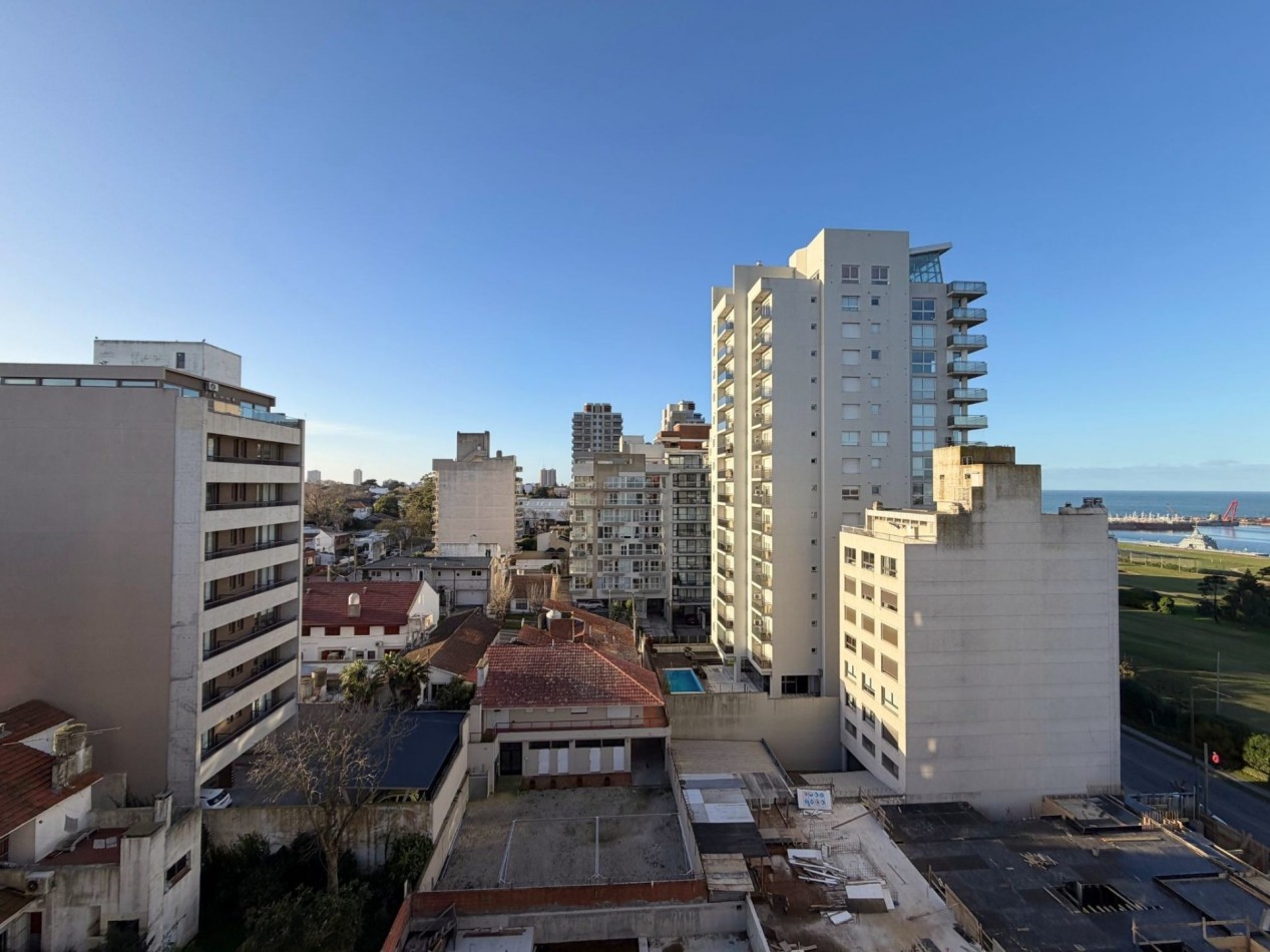 Departamento Semipiso de 2 amb con balcon y cochera zona alem