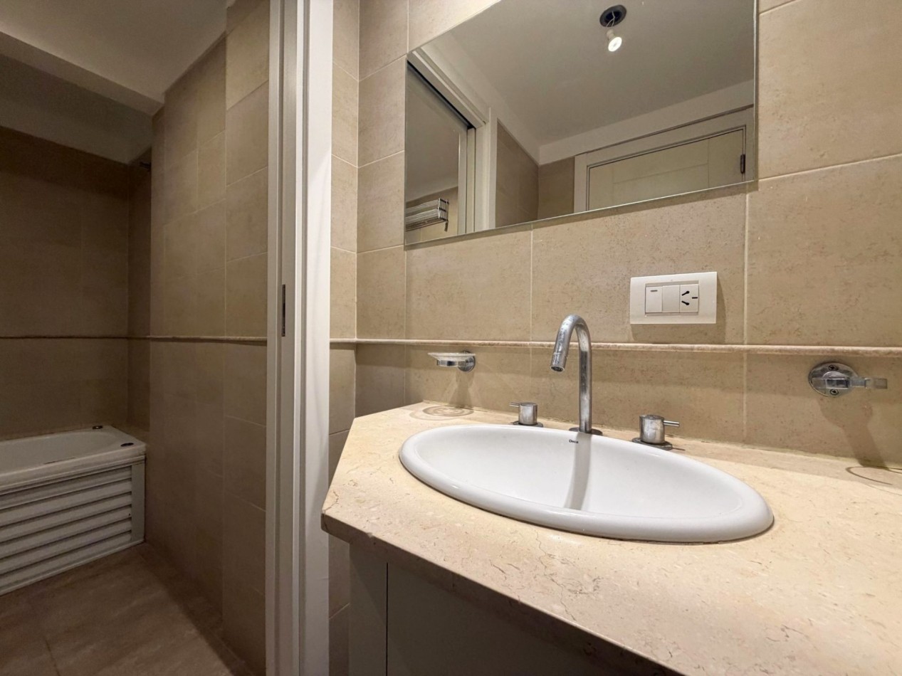 Departamento Semipiso de 2 amb con balcon y cochera zona alem