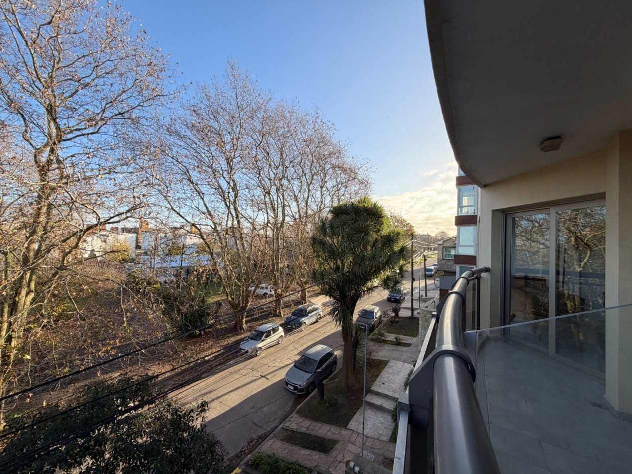 Departamento Semipiso de 2 amb con balcon y cochera zona alem