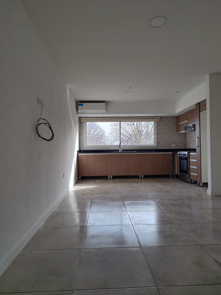 Depto 3 ambientes con cochera en villa primera