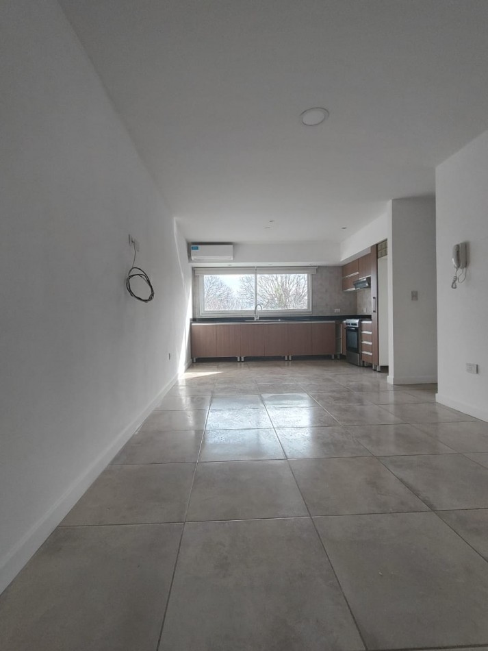 Depto 3 ambientes con cochera en villa primera