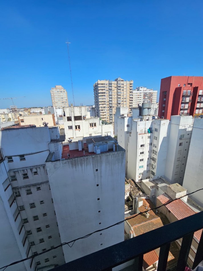 VENTA DEPARTAMENTO 2 AMBIENTES LATERAL CON BALCON Y VISTA A LA CIUDAD ZONA ALDREY 