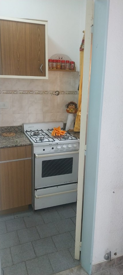 VENTA DEPARTAMENTO 2 AMBIENTES LATERAL CON BALCON Y VISTA A LA CIUDAD ZONA ALDREY 