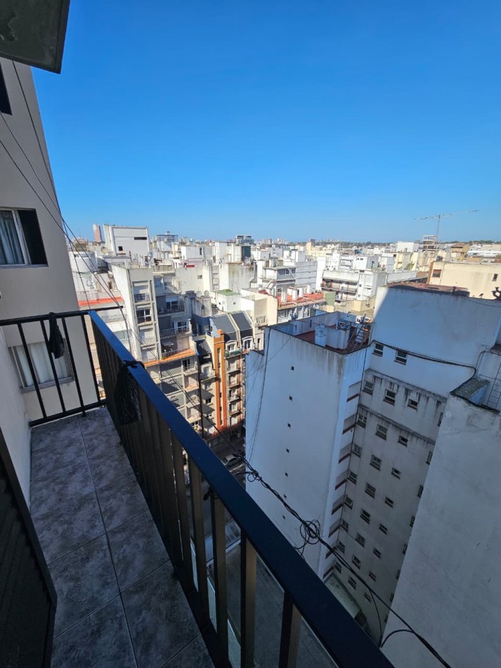 VENTA DEPARTAMENTO 2 AMBIENTES LATERAL CON BALCON Y VISTA A LA CIUDAD ZONA ALDREY 