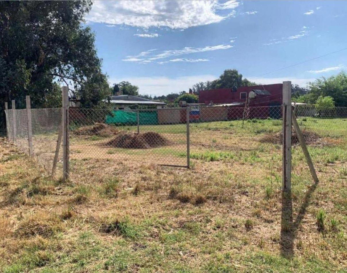 LOTE EN ESQUINA EN PARQUE PEÑA FRENTE AL CAMPING