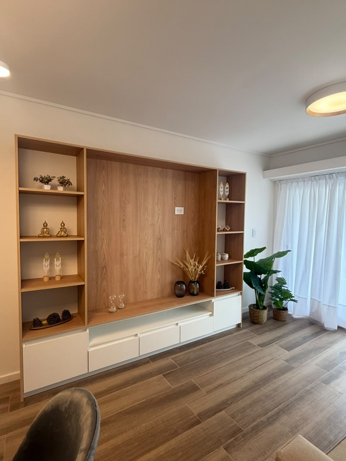 Venta departamento 3 ambientes reciclado y amoblado con balcon a la calle y espacio de cochera zona centro