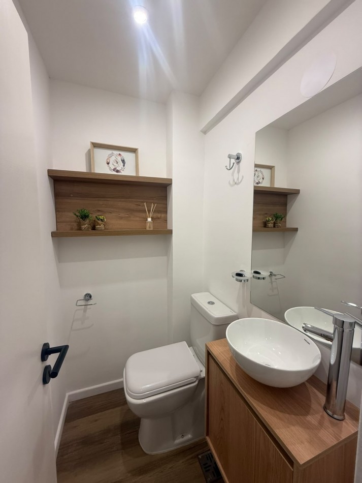 Venta departamento 3 ambientes reciclado y amoblado con balcon a la calle y espacio de cochera zona centro