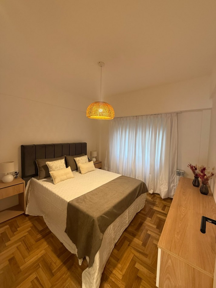 Venta departamento 3 ambientes reciclado y amoblado con balcon a la calle y espacio de cochera zona centro