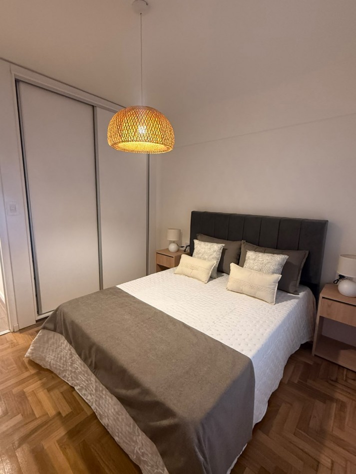 Venta departamento 3 ambientes reciclado y amoblado con balcon a la calle y espacio de cochera zona centro