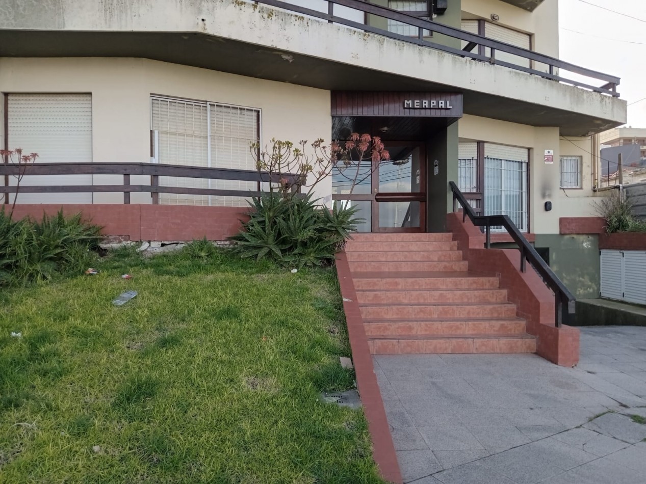 DEPARTAMENTO 3 AMBIENTES CON BALCON /COCHERA-FRENTE AL MAR- PUNTA MOGOTES