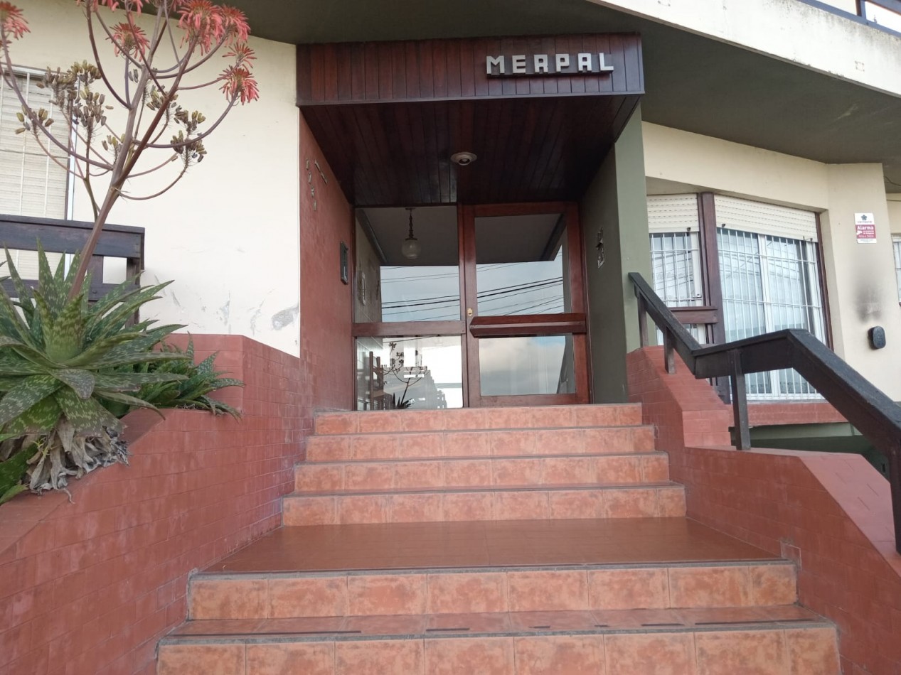 DEPARTAMENTO 3 AMBIENTES CON BALCON /COCHERA-FRENTE AL MAR- PUNTA MOGOTES